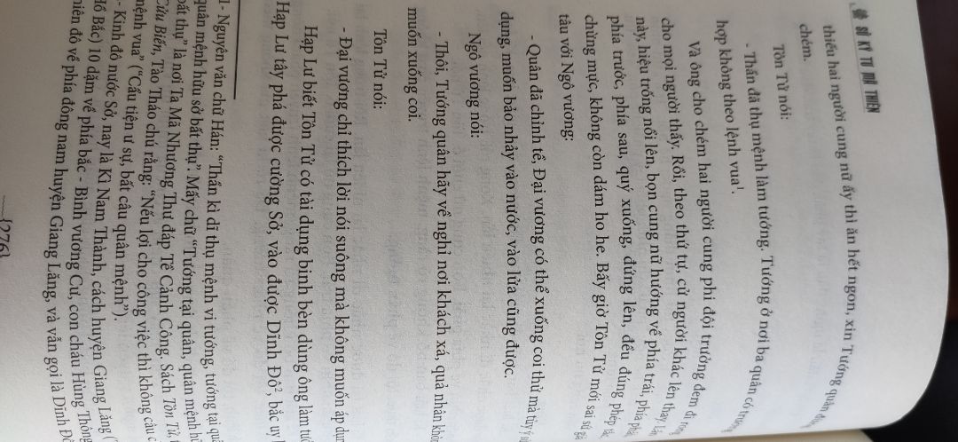 * Về chất lượng sách
+ Sách được đóng gói sạch sẽ cẩn thận, chất lượng giấy tốt
+ Bìa mềm cá nhân mình thích sách bìa cứng hơn
* Về nội dung
+ Sách là tập hợp những câu chuyện ngắn về nhiều người ở thời chiến quốc. Các câu chuyện có ít nhiều liên quan đến nhau tuy nhiên về tổng thể là khá rời rạc . Phần lớn nội dung các câu chuyện là để phê phán / tán dương 1 người nào đó.
+ Có lẽ đây là một quyển sử theo hình thức truyện, nên tập trung vào các sự việc nhỏ lẻ hơn là vẽ nên bức tranh tổng quát về thời chiến quốc. Do đó các câu chuyện dù hay nhưng sau đọc xong thì không đọng lại nhiều ( do có quá nhiều những địa danh cũng như con người trong các truyện )