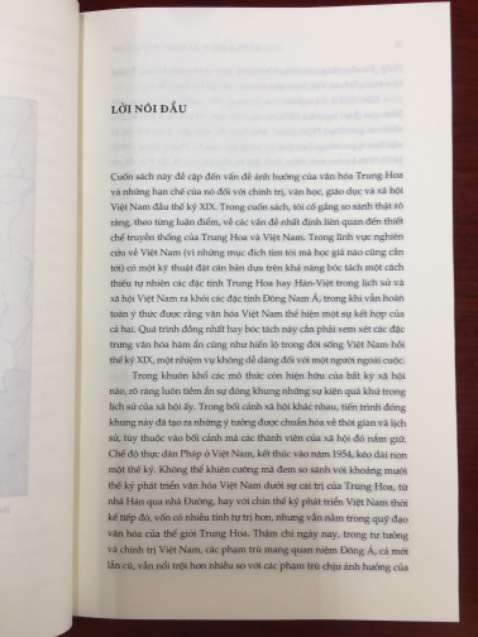 Mới mua và đọc vài trang thì thấy có nhiều nội dung hay. Ai nghiên cứu về chính trị, pháp luật triều Nguyễn và triều Thanh thì nên đọc cuốn này. 
Mình mua cuốn này và một cuốn nữa được tặng bao lì xì đẹp lắm.
