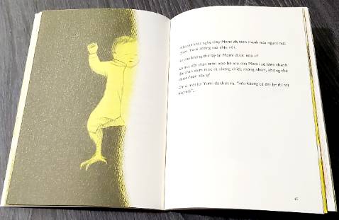 Kể từ khi mẹ bế em bé Momi từ viện trở về, mọi thứ quanh Yumi đã hoàn toàn thay đổi. Bố đi làm về sẽ ra giường ngắm Momi trước, rồi mới nhìn đến Yumi. Mẹ thì lúc nào cũng bé Momi cho bú ti. Bà đến chơi mua cho Momi bao nhiêu thứ, còn Yumi chỉ được một gói kẹo, trước đây bà chỉ mua quả cho Yumi thôi cơ mài Yumi bé bỏng buồn bà và thất vọng. Không ai trong nhà quan tâm đến em nữa ư ? “Chị, chị” sao mà ghét thế! Con chẳng muốn làm chị. Nếu không có em bé thì tốt biết mấy. Và một điều kỳ lạ đã xảy ra như để thực hiện mong ước ấy của Yumi. Nhưng liệu Yumi có thấy hạnh phúc khi không còn em Momi nữa? Cuộc đấu tranh trong nội tâm thơ trẻ của Yumi, những xúc cảm sâu lắng về gia đình lấp lãnh trên từng câu chữ trong trẻo và nét về tinh tế. Và người đọc sẽ tìm thấy lời đáp trong tác phẩm thiếu nhi đáng yêu và xúc động này.