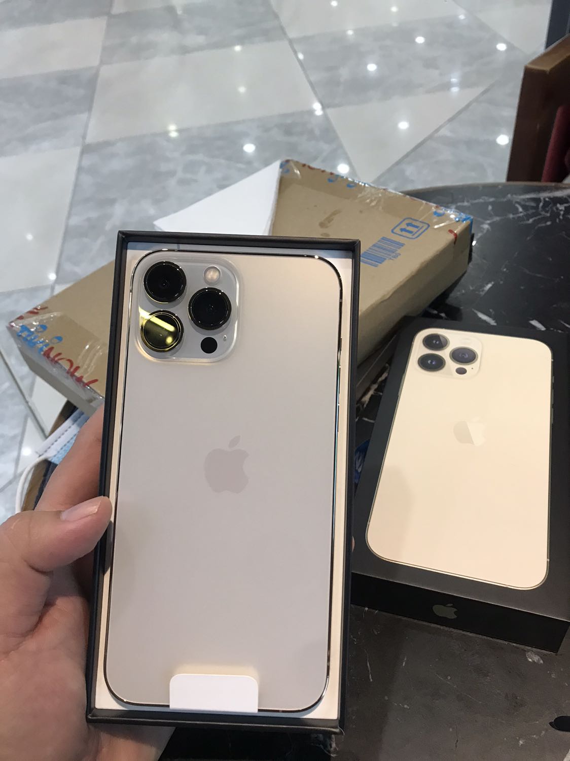 Miếng dán chất lượng, dán lên máy như không dán, miếng dán đẹp. Rất thích và tin dùng tiki