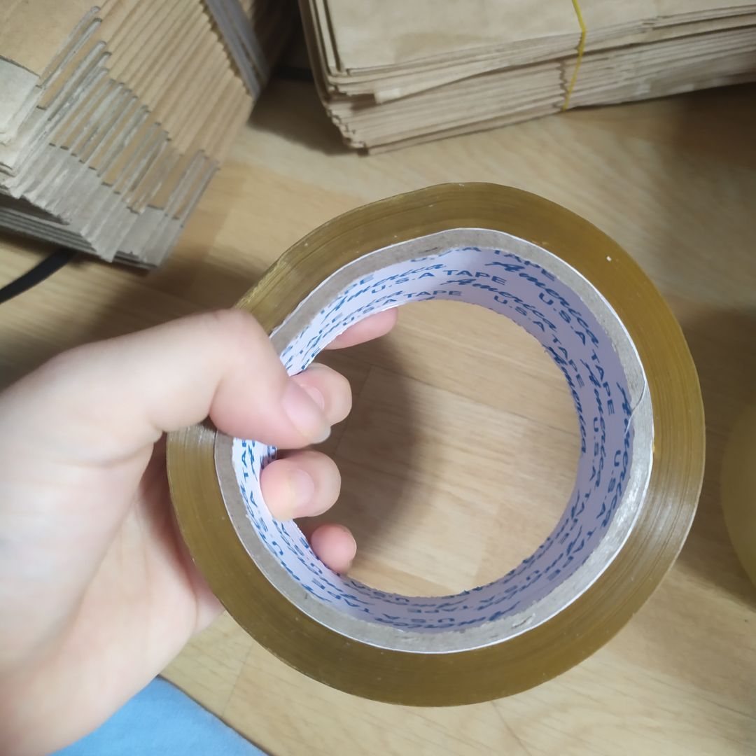 cuộn to, dày, giống như hình, shop giao hàng cug nhanh hơn dự kiến và gói hàng gọn, đẹp nữa ^^