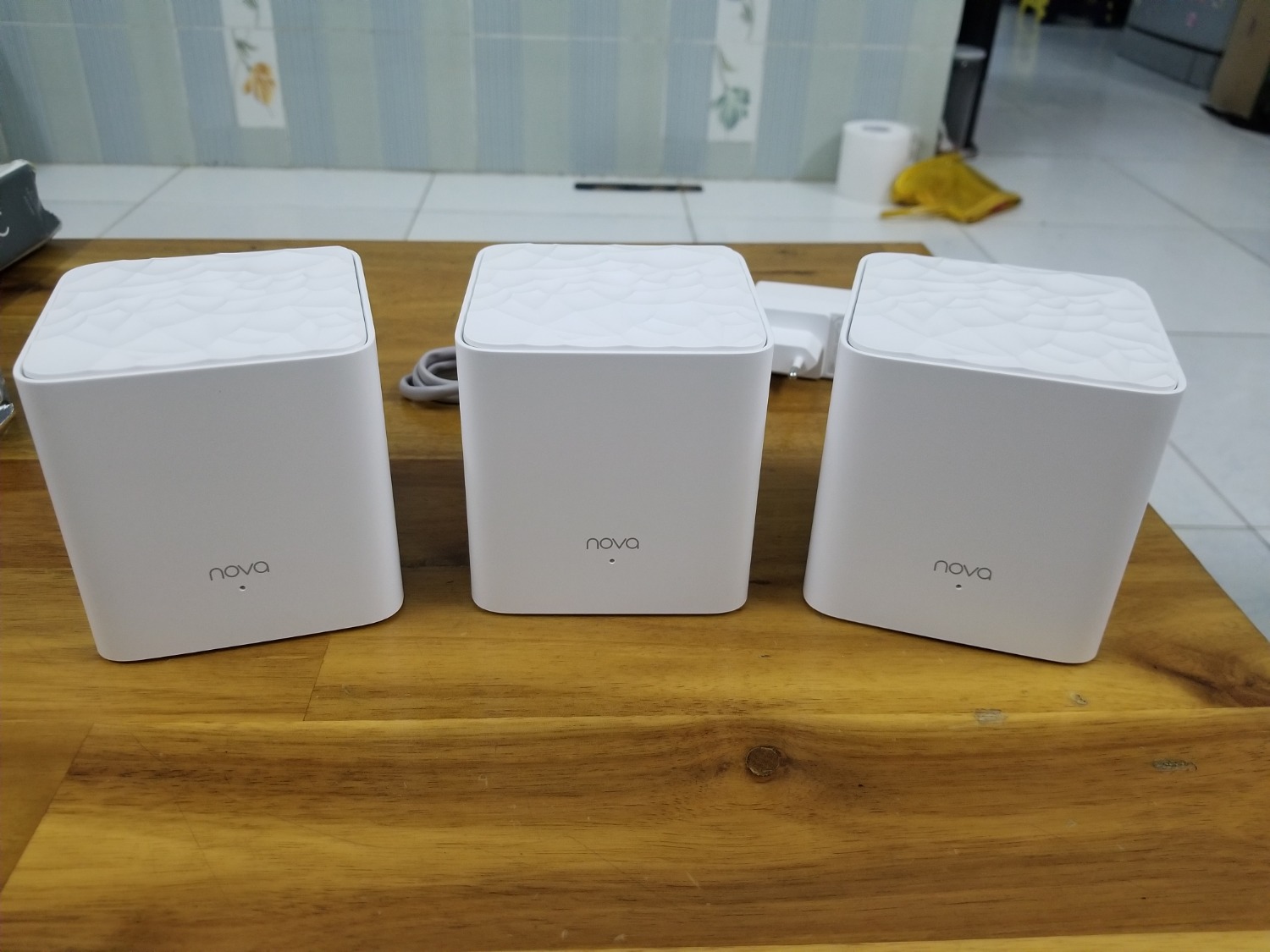 Connect rất nhanh, đầu tiên là tải app Tenda Wifi về rồi gắn dây mạng từ modem vào cổng WAN/LAN trên cục mesh thứ 1 (đặt làm mesh chính) là đc, những cục mesh phụ chỉ cần cắm điện vào là nó sẽ tự connect với nhau
Mình xài mạng Viettel 60 Mbps
Nói chung là mình hoàn toàn hài lòng với sản phẩm