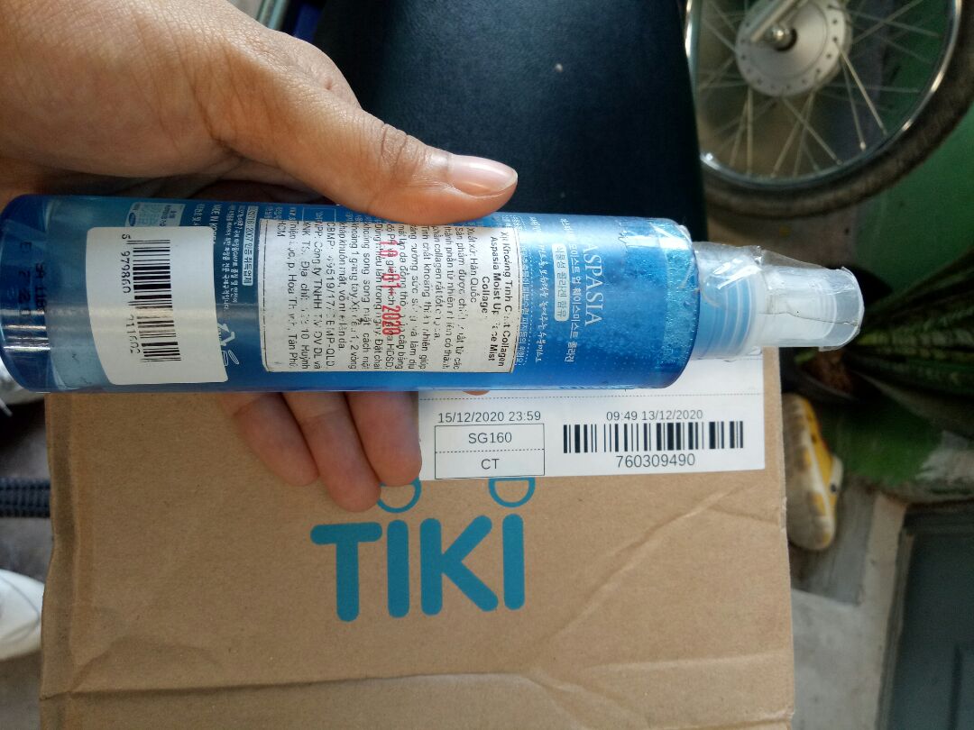 chưa bao h mà thất vọng dã man như này. cảm thấy niềm tin và tiki bị tụt mút luôn á. hàng mỹ phẩm mà nhìn cái chai thì cũ kĩ, chữ dịch tiếng việt thì đã bị phai, mác chính hãng thì đã bị khui... rồi sao? có dám xài k đây ah? mong tiki sẽ có câu trả lời để khách hàng còn dám tin tưởng.