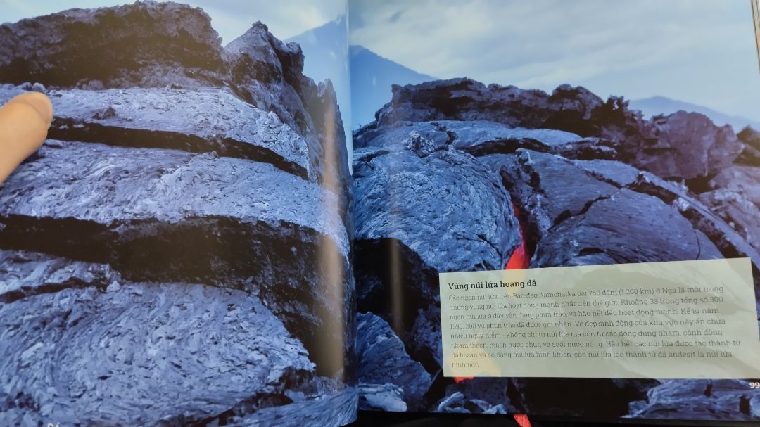 Sách có nội dung thú vị, dễ tiếp cận với mọi lứa tuổi. Hình ảnh rõ nét trực quan (in quá đẹp). Flash card tặng kèm mình rất thích và hay mang theo bên người để tiện học. Nhà cung cấp đóng gói tỉ mỉ, cẩn thận, giao hàng nhanh và lịch sự. Cảm ơn vì ai cũng đều có tâm trong công việc của mình.