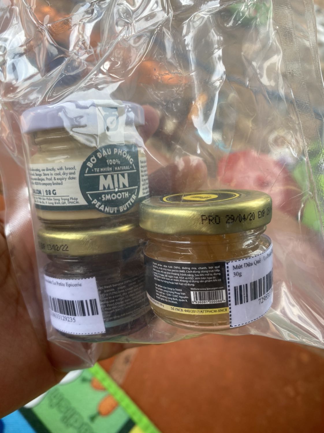 Chọn mua vì thấy bao bì đẹp. Chưa dùng thử nên không biết ngon không, nhưng lúc nhận đồ mình hơi sốc. Bé lắm luôn í. Thêm phí giao hàng 19 ngàn nữa. Buồn!