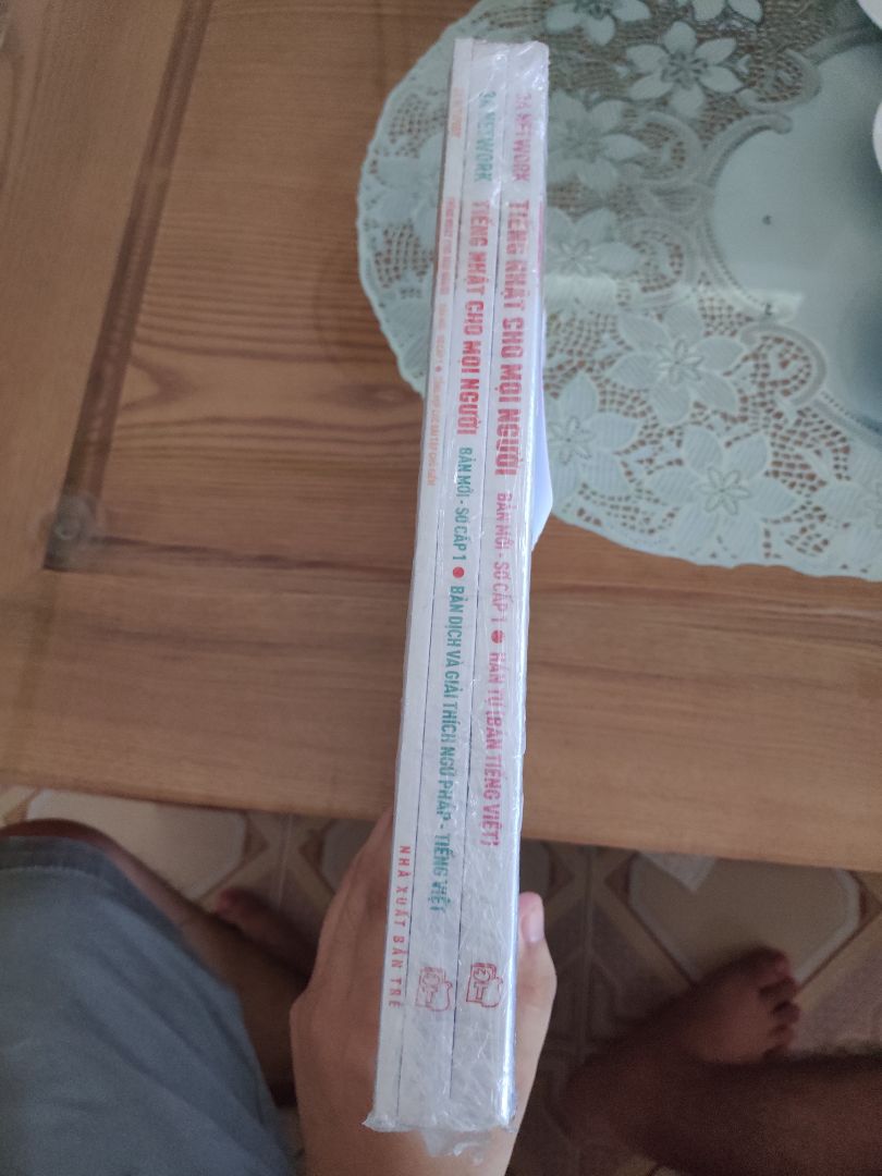 phần mô tả về sản phẩm thì có 4 cuốn,nhưng đơn hàng đặt thì lại ghi 3 cuốn,có sự lươn lẹo không hề nhẹ ở đây. phần mô tả về sản phẩm thì có 4 cuốn,nhưng đơn hàng đặt thì lại ghi 3 cuốn,có sự lươn lẹo không hề nhẹ ở đây.
