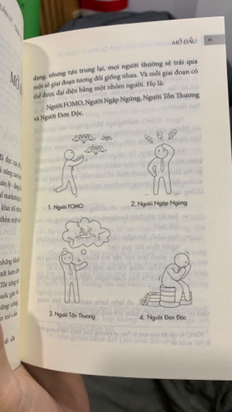 Mình đang làm truyền thông tại Me Podcast, sản xuất hàng trăm content lặp đi lặp lại với 1 tư duy thì người xem rồi cũng sẽ chán. Chính vì vậy mình phải tiếp thu nhiều dạng tư duy khác nhau.
Mỗi cuốn sách của Giver đều có tư duy mới lạ, rất thực tế và sát với văn hoá người Việt, đọc cảm thấy gần gũi vô cùng.
Tết 2023 này có cái để vừa đọc vừa nhâm nhi bánh kẹo kaka.