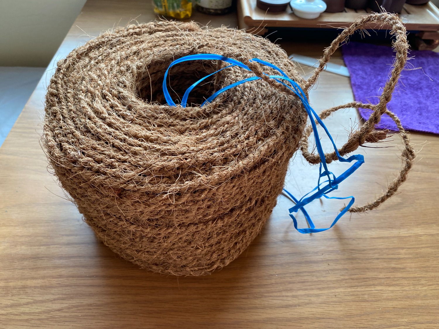 Chất lượng sản phẩm tương đối ổn, giá rẻ. Chỉ là sợi chỗ to và bé hơi lệch nhau nên cần cân nhắc khi mua để trang trí cho phù hợp. Hài lòng