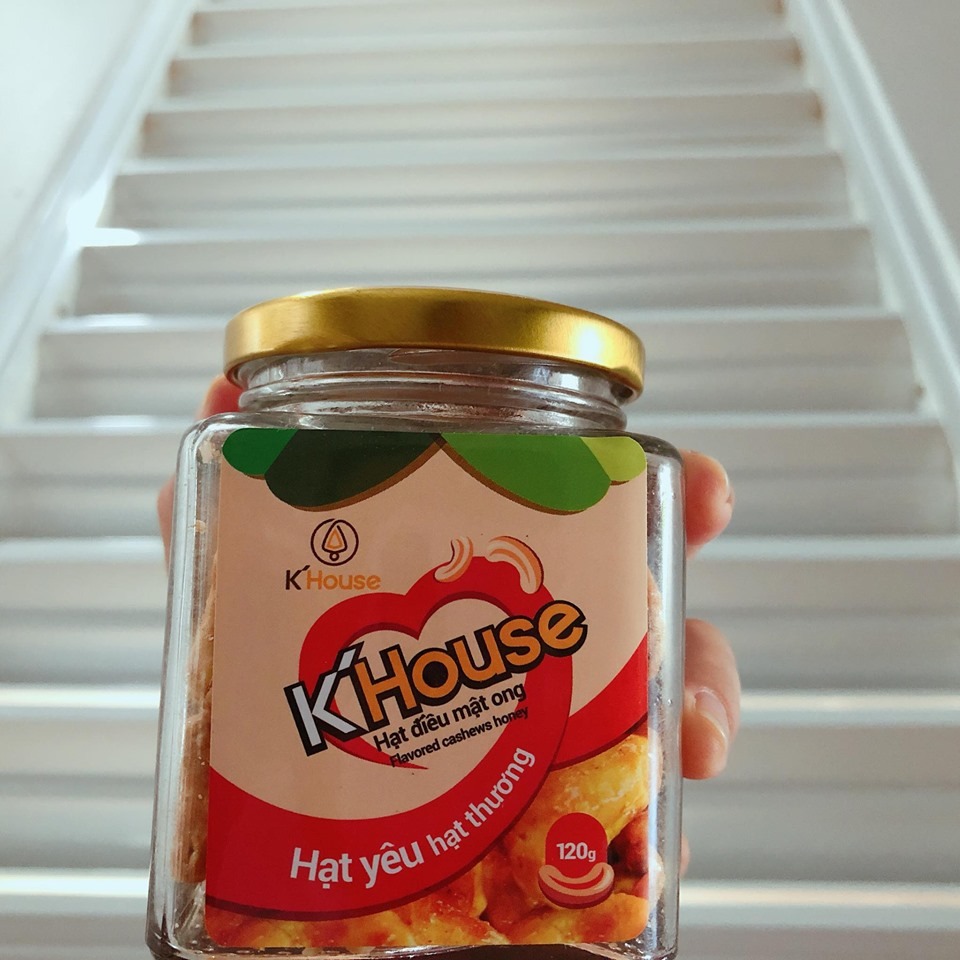 Thích ngọt ngọt nên mua vị này ăn nhiều hơn mấy vị khác,bạn gái mình đòi ăn miết cũng tò mò ăn thử thấy cũng ok,vị lạ lạ độc đáo