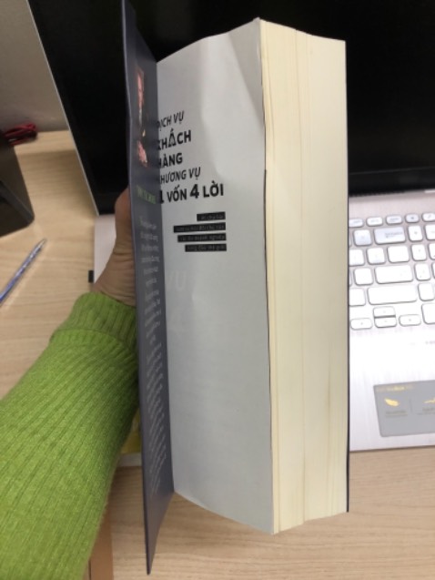 Hic háo hức, chờ đợi cuối cùng nhận đc nó như thế này đây. Ko biết do khâu vận chuyển hay từ lúc xuất kho. Có 1 góp ý nhỏ Shop nên thêm lớp mũ nhựa nhựa bong bóng bọc lại để bảo vệ sách an toàn hơn. Tránh được những phàn nàn đáng tiếc kế tiếp.