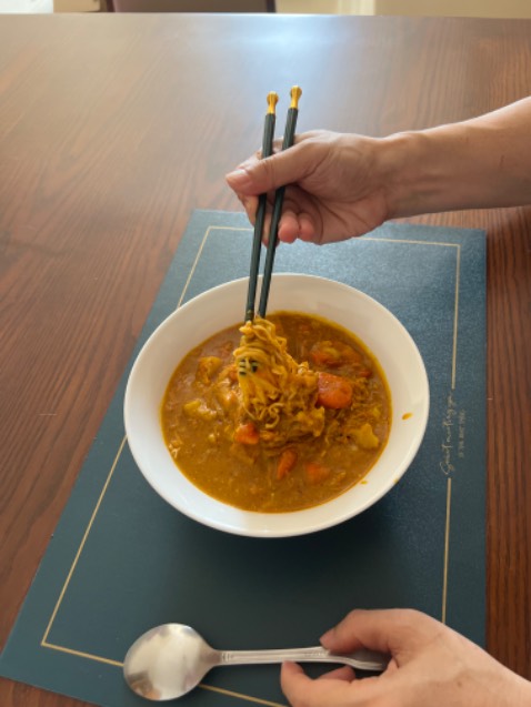 Rất hài lòng thương hiệu này. Đóng gói kỹ, giao nhanh. Độ sâu & đường kính dĩa rất hợp lý. Chỉ ko thích tem nhãn hiệu dán ngay lòng dĩa, tháo ra để lại lớp keo phải nhỏ dầu ăn & chút nước chà mới ra hết. Nên dán dưới đáy vì tem này ko có ý nghĩa quảng cáo gì, khách về cũng tháo giục hết