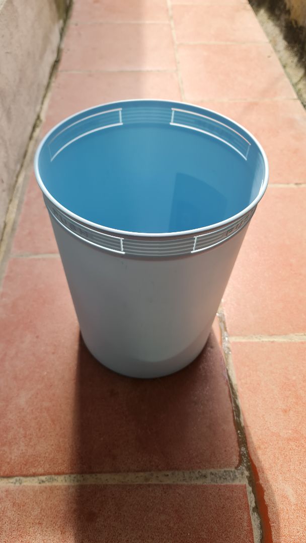 sọt đẹp, nhựa dẻo, khá cao nên đựng được nhiều rác. dùng với túi rác hiro luôn rất tiện