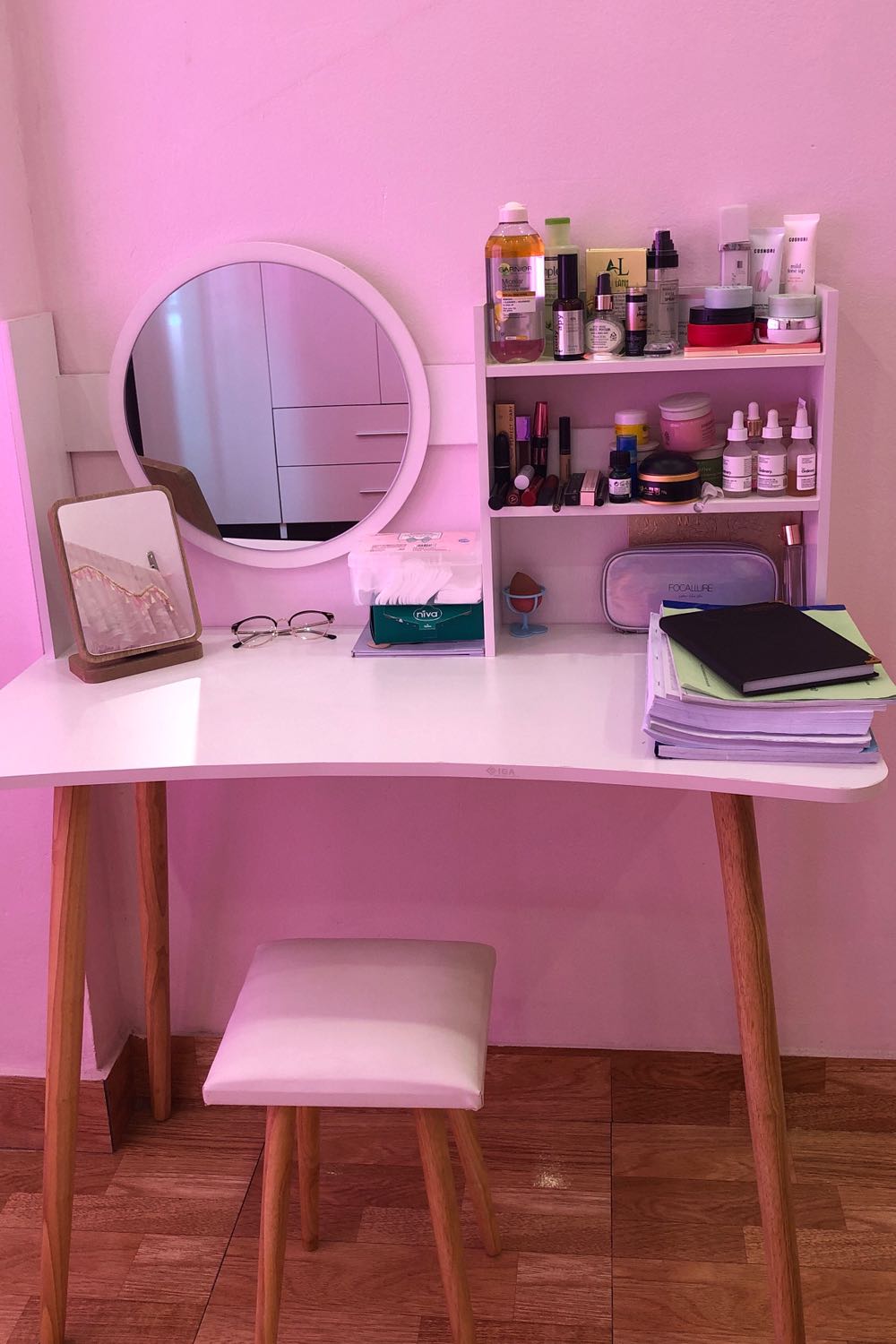 Bàn ghế đẹp lắm ạ, do dịch nên giao hơi lâu chút