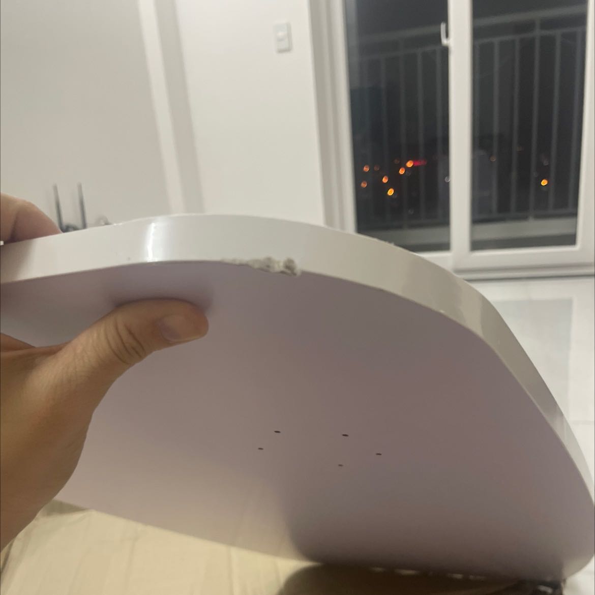 Quá tệ,bàn tróc,móp mặt bàn,không bao giờ mua hàng bên cửa hàng này nữa,mua 3 món lỗi hết 2 món,và còn kệ ti vi nữa sẽ không nhận