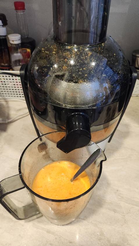 Công suất mạnh, xay nhanh, đỡ công cắt. Thích nhất là tháo lắp, chùi rửa dễ dàng. Thấy giá tốt là mình order ngay buổi sáng, chiều là hàng giao đến rồi, còn tưởng bị nhầm 😀