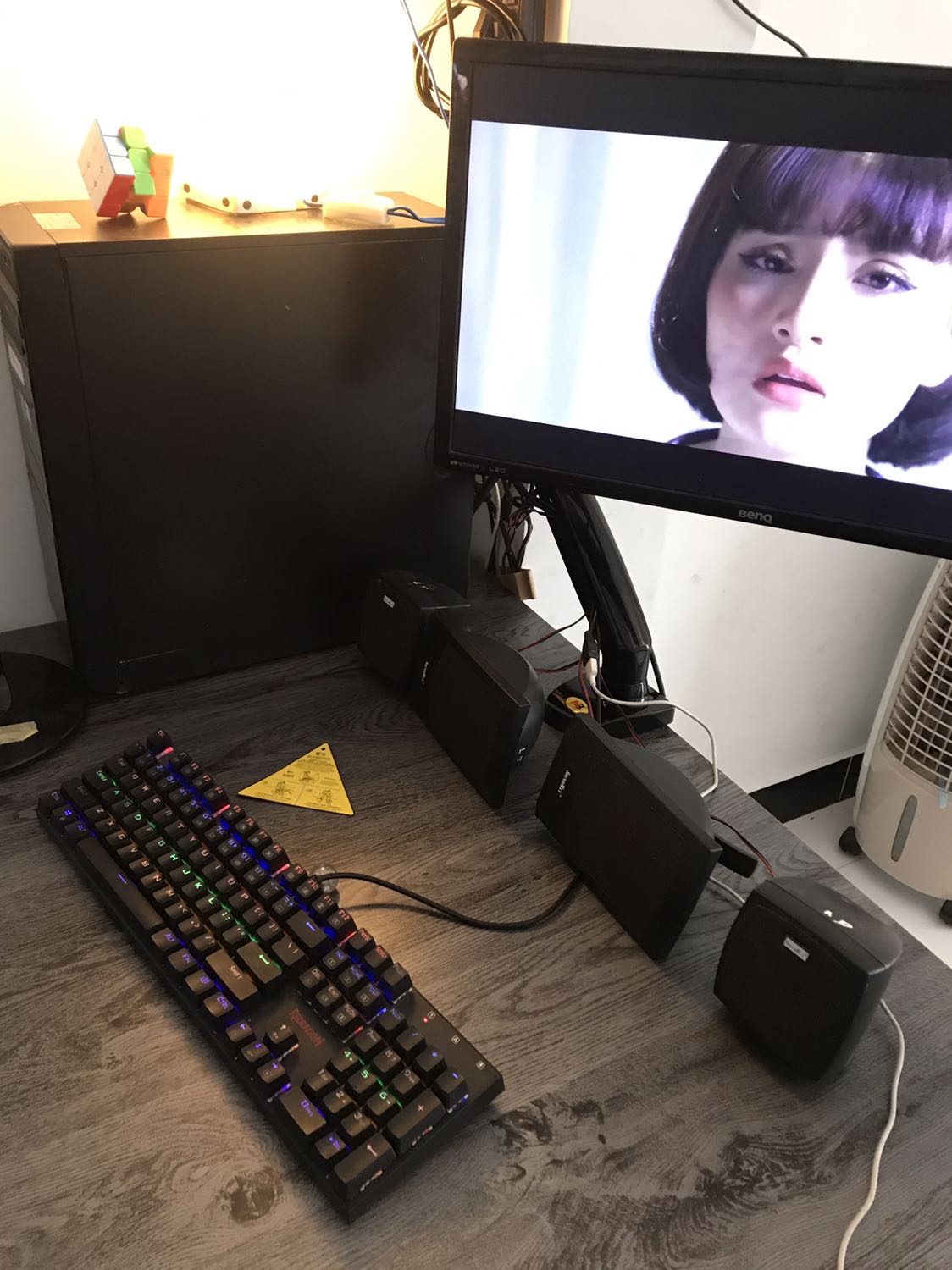 Cửa hàng tư vấn tốt. 
Ban đầu về chưa bik sd. Cần gắn màn hình vào mới chuyển động tay đòn lên xuống.
Sp cững cáp ok trong tầm giá