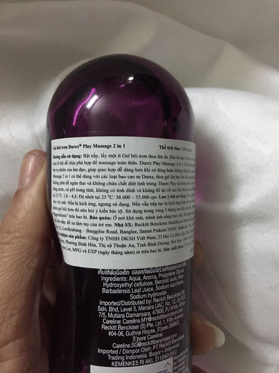 Thấy mọi người chê ko có tem niêm phong mình mở hộp thì thấy có băng dính dầy dán niêm phong mà. Có tem phụ nhà nhập khẩu DKSH nên cũng yên tâm hơn. Mùi thơm hăng hắc. Sử dụng thấy cũng ổn nhưng nhìn lọ đẹp nên thích hơn loại khác ?