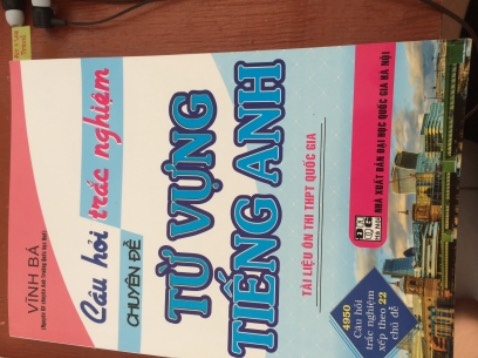 Bộ câu hỏi theo từng chủ đề, từ vựng tương đối khó, chỉ có đáp án không có lời giải chi tiết nên việc tra từ khá bất tiện nhưng được cái hỗ trợ việc mở rộng vốn từ hơn. Sách thầy Vĩnh Bá rất tốt, chỉ có điều giấy hơi mỏng.