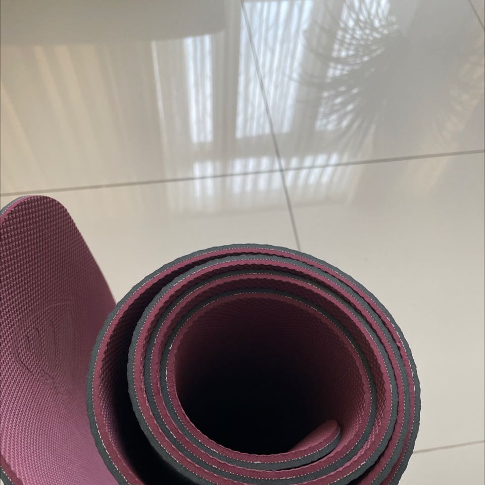 Thảm giao không giống với hình chụp. Thảm mỏng hơn, tuy nhiên hy vọng đúng chất lượng của Procare