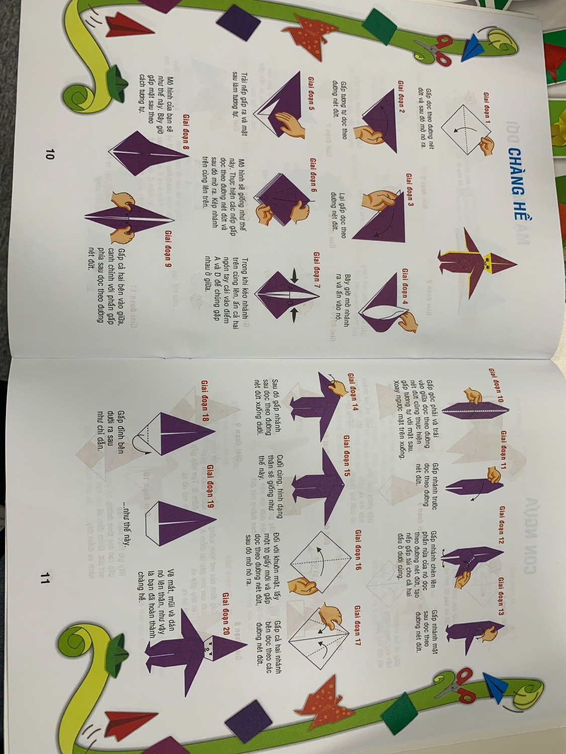 Mình mua 3 cuốn 1,3,6 và thấy cuốn này là khó nhất trong 3 cuốn. Tuy nhiên hướng dẫn cũng rất tỉ mỉ cụ thể, phù hợp với các bé 7-8 tuoi trở lên. Hình ảnh rõ ràng, khổ sách to, màu sắc phong phú. Bé nhà mình rất thích.