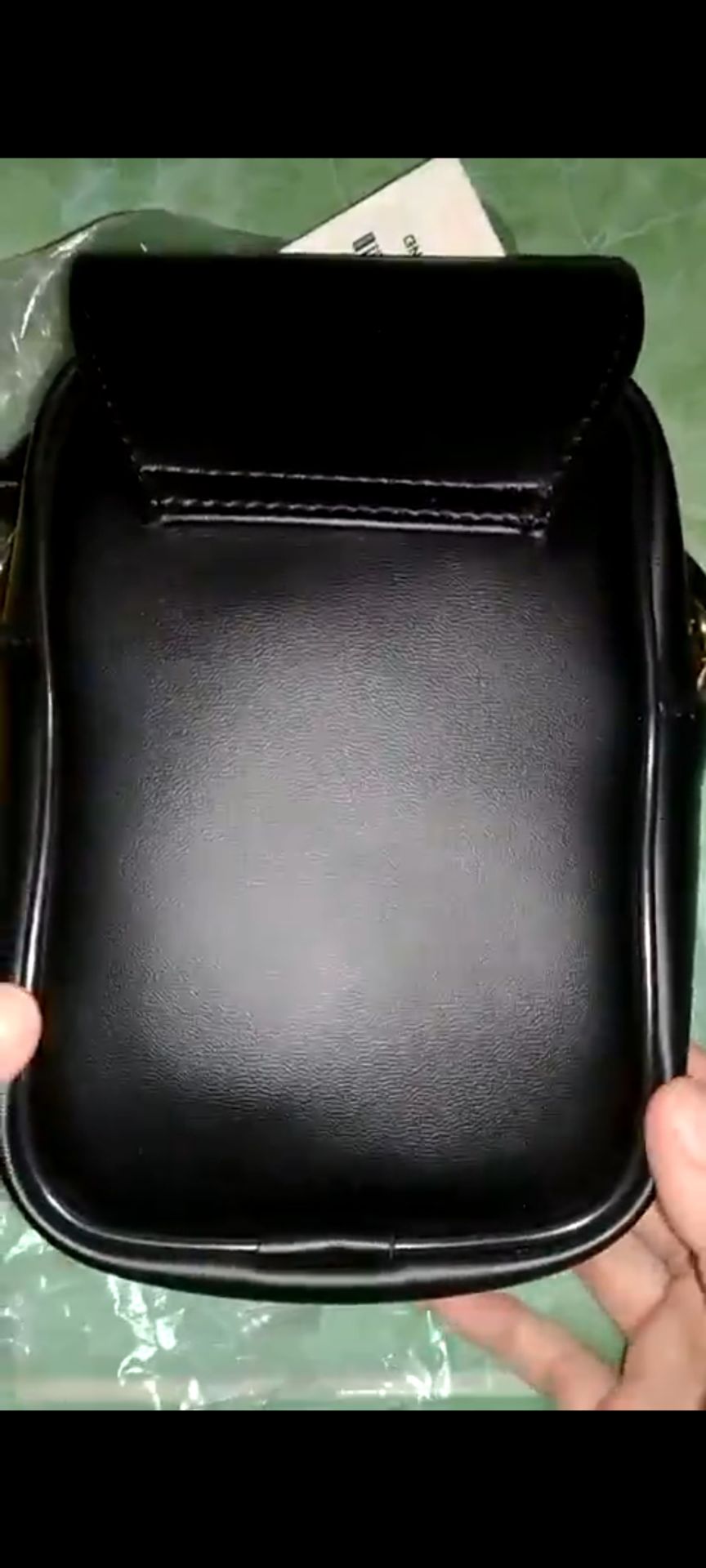 túi da rất êm, nhỏ gọn vừa điện thoại nên mua nha m.n