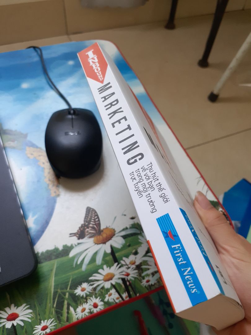 giao rất nhanh, đi tỉnh mà tối t2 đặt, sáng t4 đã nhận được rồi. Chất giấy chán k buồn nói. Được cái lúc nhận hàng thì hộp bị thủng mất nhưng sách k sao