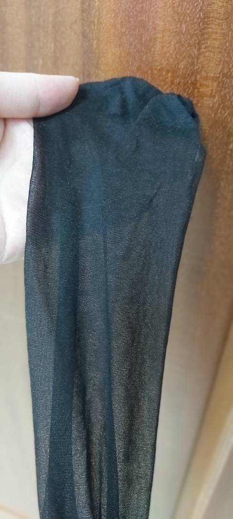 Tất đẹp, co giãn, giống hình, mình cao 1m58 thì khá là vừa vặn đó mà chắc các bạn cao hơn vẫn có thể mặc vừa. Nên cẩn thận để tránh bị xước hay lủng lỗ nhỏ trên tất