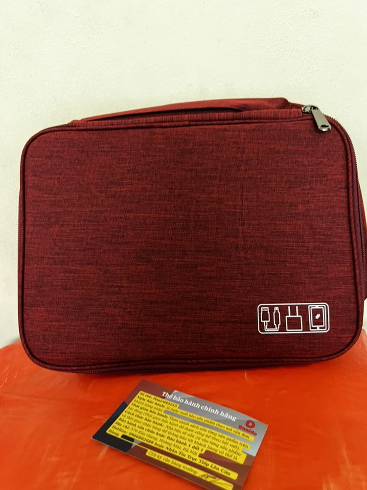 Đóng gói rất cẩn thận luôn, giao hàng nhanh. Sản phẩm to hơn so với tưởng tượng, dày dặn để đồ được nhiều khá ok. Có cả thẻ bảo hành và cảm ơn đi kèm chuyên nghiệp tuy nhiên nhận hàng hộp hơi móp nhưng túi vẫn ok nên vẫn ủng hộ 5 sao👍