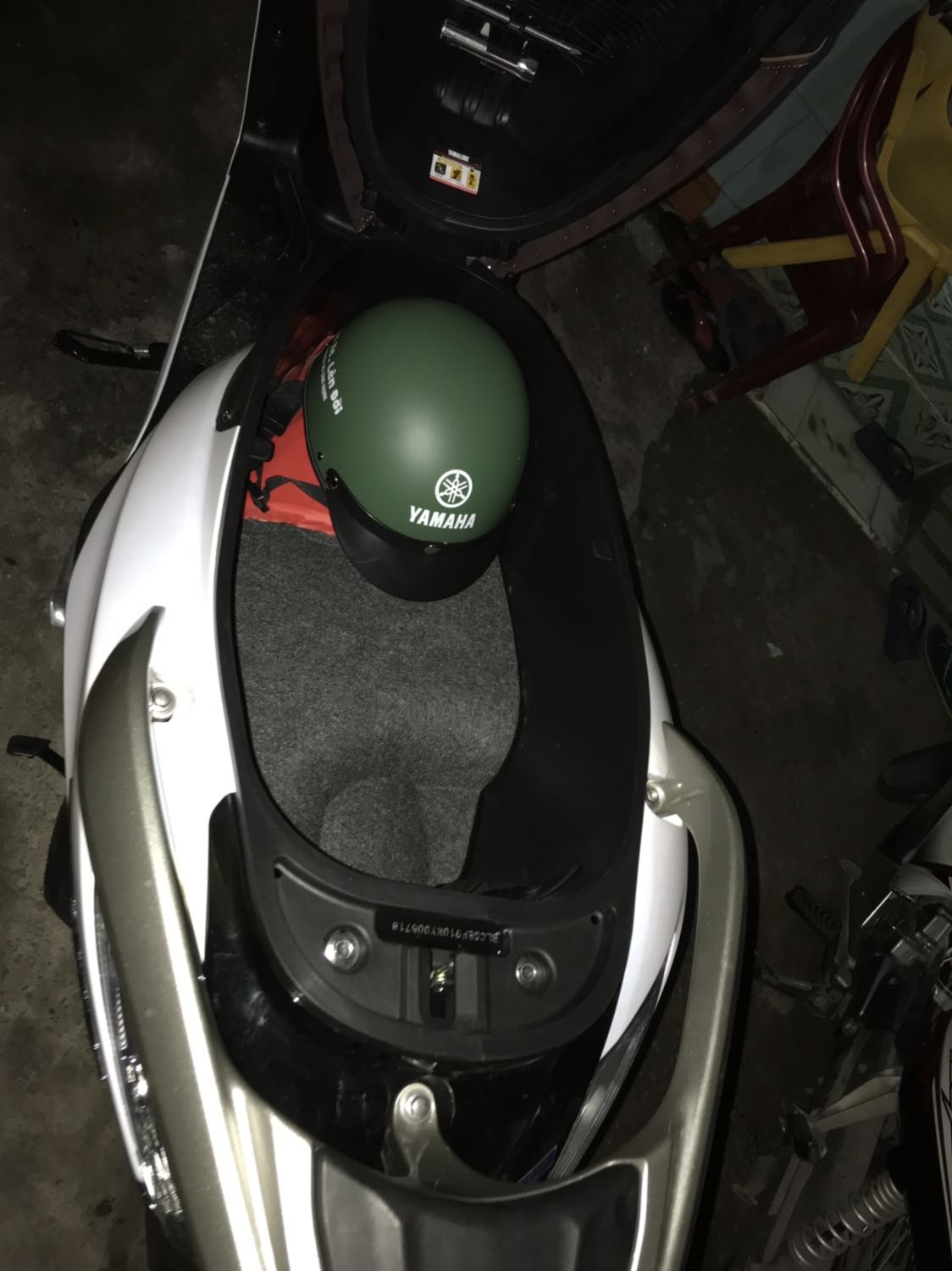 Đặt buổi sáng thì *** chiều được gọi để đi lấy xe. Lấy ở đại lý Yamaha 3S Lâm Hạnh, nhân viên hướng dẫn nhiệt tình và vui vẻ. Được bảo dưỡng xe 9 lần, nhưng thay nhớt phải trả tiền. Xe hiện tại vẫn chạy tốt, chưa có vấn để gì xảy ra. Hi vọng vẫn luôn như vậy ^^