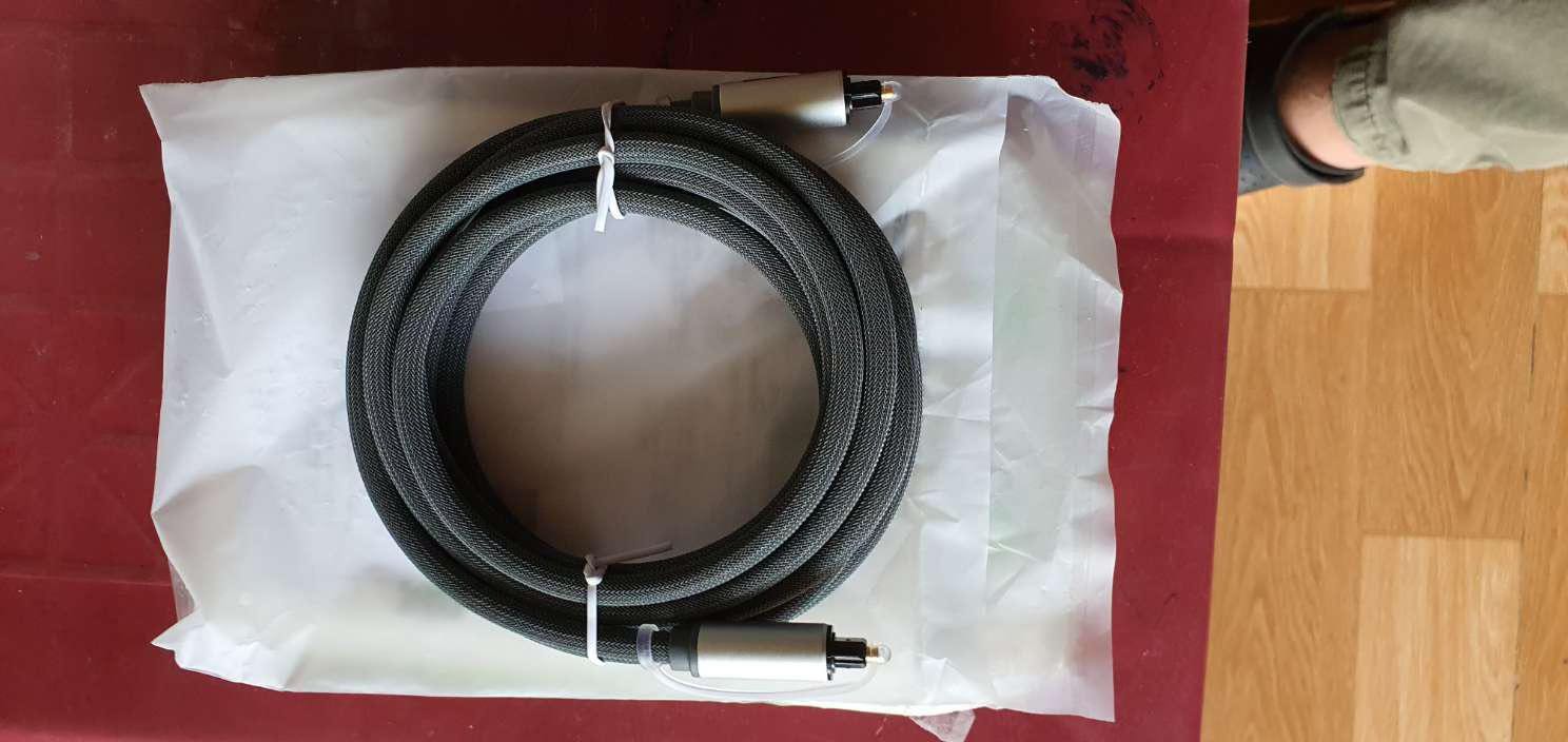 Sản phẩm của shop đúng như mô tả: chính hãng, đẹp và đẳng cấp! Đóng gói cẩn thận. Giao hàng nhanh chóng. Rất chim ưng