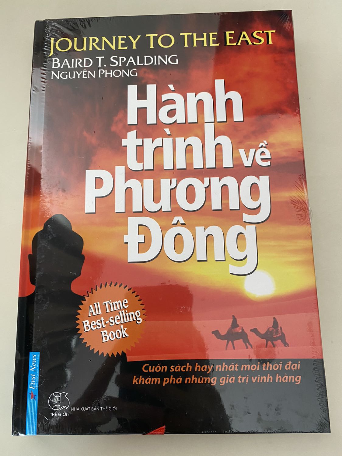 đọc xong cuốn sách giống như mình vừa đến từ Tây Tạng về vậy, đến giấc ngủ cũng nghĩ về đất nước nay với biết bao quan điểm, phương pháp tu hành, những tư tưởng của tu sĩ cũng với sự liên tưởng thông qua những câu chuyện , truyền thuyết về các bậc tu sĩ ngày xưa