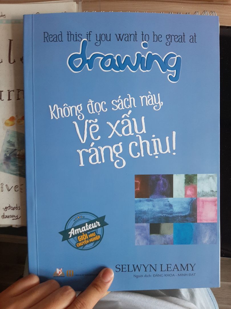-Sách gồm 126 trang nha mọi ngườiii,không mỏng như mọi người nghĩ đâu,sách vừa to vừa dài,đọc hay :3,giao từ Nha Trang nha mọi ngườiii,mình ở Buôn Ma Thuột mà đặt tối hqua,12h trưa hôm nay đã đến :333,sách mình cực kì ưnggg,đọc rất hay,nên mua nha mọi người ?‍♀️❤??????