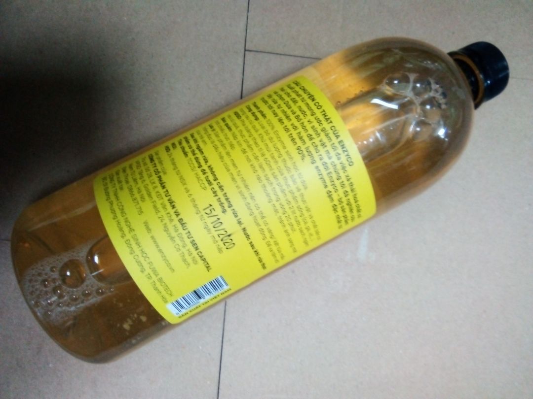 chai này cực to luôn, ngâm táo tầm 5 phút thấy sạch bóng, cảm giác ăn cũng yên tâm hơn