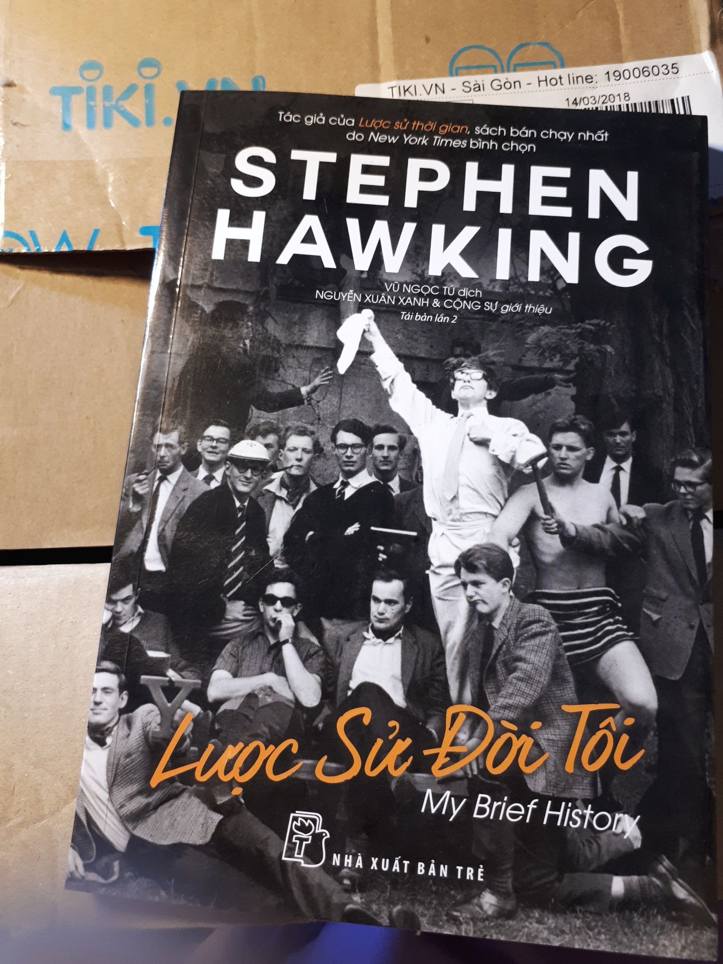 Đây là 1 cuốn sách rất hay và ý nghĩa kể về cuộc đời của Stephen Hawking, rất đáng để đọc. Mình rất hài lòng về dịch vụ giao hàng, đóng gói và chất lượng sản phẩm của Tiki, sẽ luôn luôn ủng hộ Tiki!!