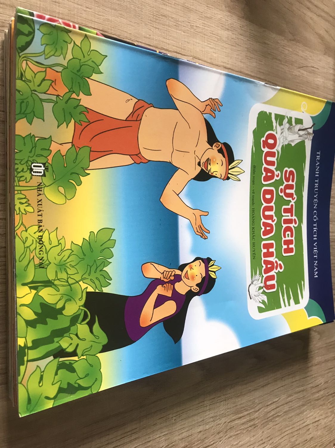 Tranh ảnh đẹp, phù hợp với trẻ nhỏ. Giao hàng thì quá nhanh luôn. Mình sẽ tiếp tục ủng hộ nhé
