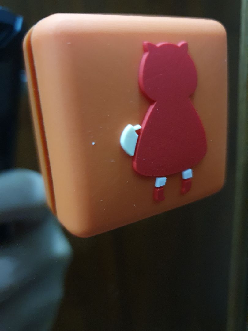 mình đặt 4 cái mà giao dc 2 cái, rồi trả lại 17k cho mình nữa chứ, nói chung nó là miếng silicone giảm chấn nên k có vấn đề gì