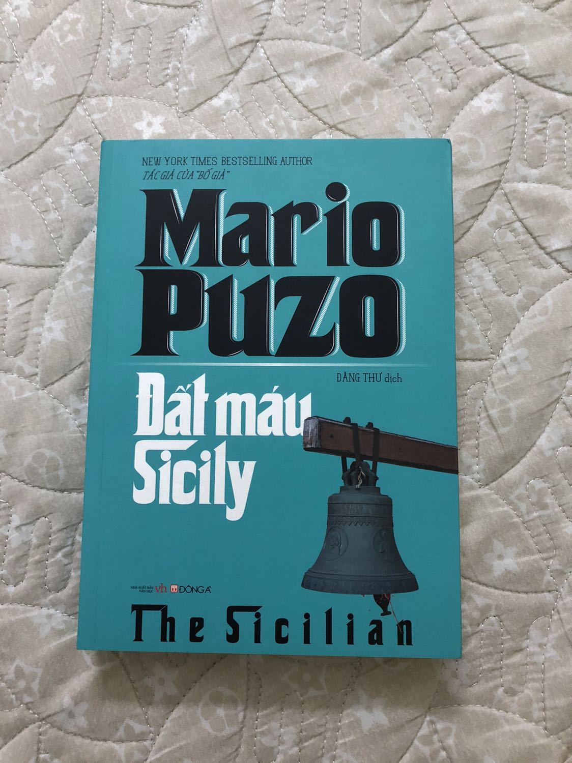 Hàng giao nhanh hơn dự kiến, đóng gói cũng rất chi là xịn xò. Sách thì khỏi phải nói, xinh xĩu luôn ạ. Về nội dung, mình vẫn chưa đọc nên không có nhận xét gì thêm.
