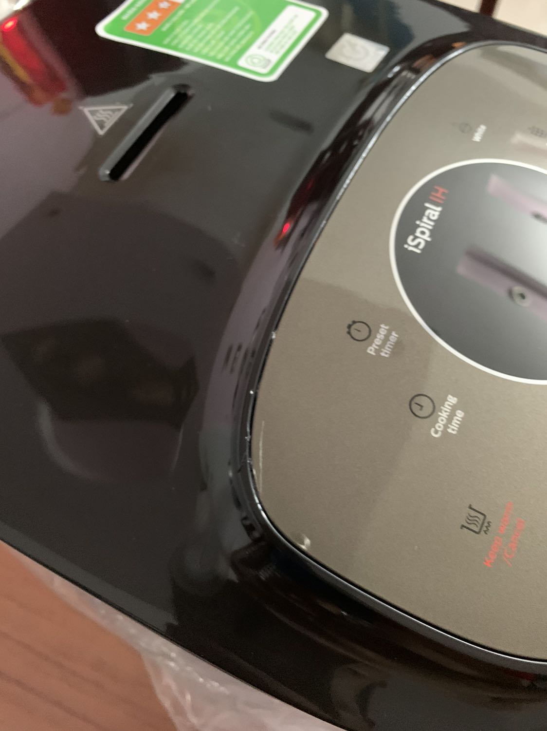 Vừa đặt định tặng Sinh Nhật Mẹ mà mở ra bị nứt ngay nắp. Đã liên hệ CS để thu hồi trong tuần này.

Mua hàng Tiki hơn 3 năm chưa bao giờ bị lỗi hàng hay phải trả hàng