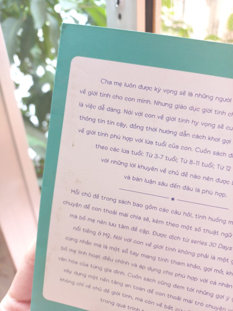 Sách hay nhưng Tiki chọn hàng để giao quá tệ. Sách bị dính bẩn thì không đáng nói nhưng gáy sách thì được đóng cực tệ còn bị nhăn nheo. Không phải lần đầu Tiki gửi sách có tình trạng kém như vậy