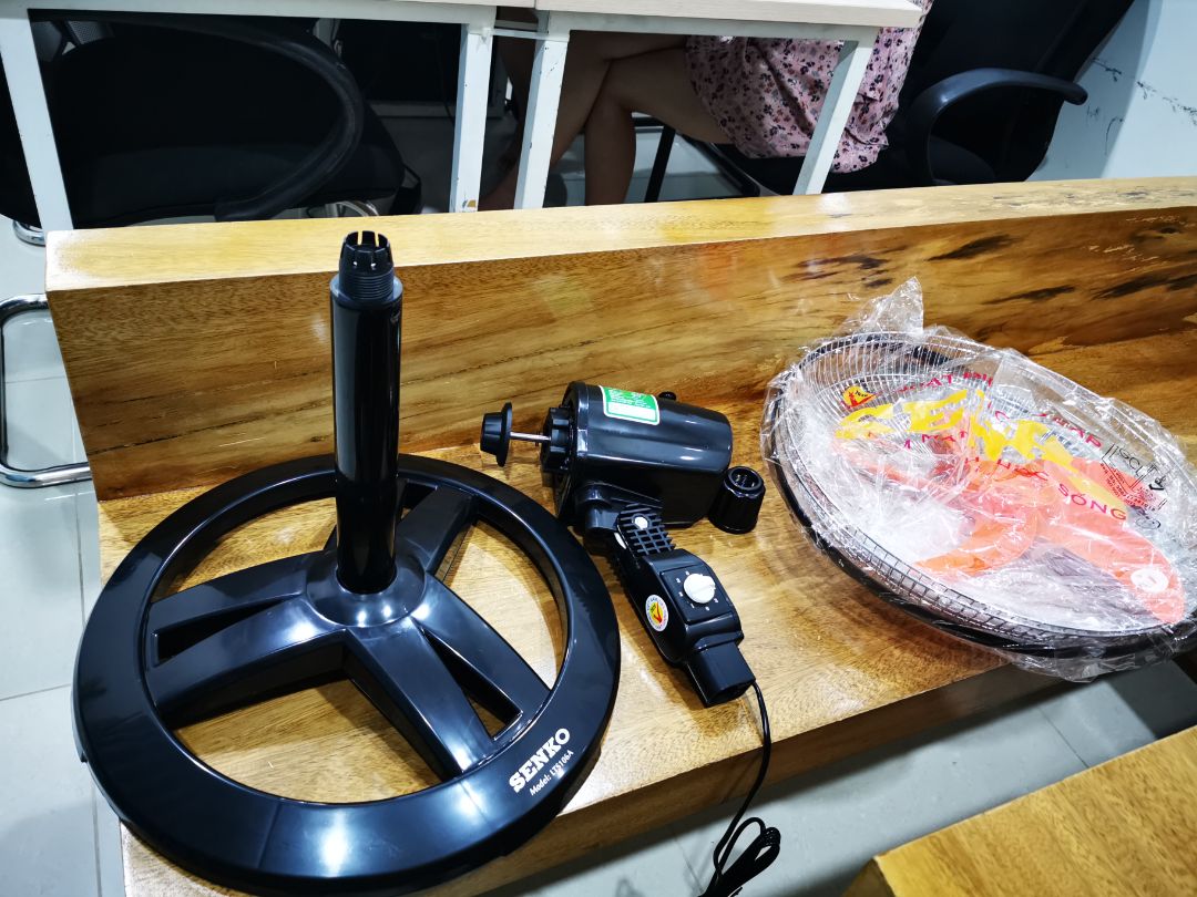 Giao hàng thiếu cái cây inox k biết lắp vào kiểu gì luôn. Mong tiki gửi lại câu inox giúp mình.