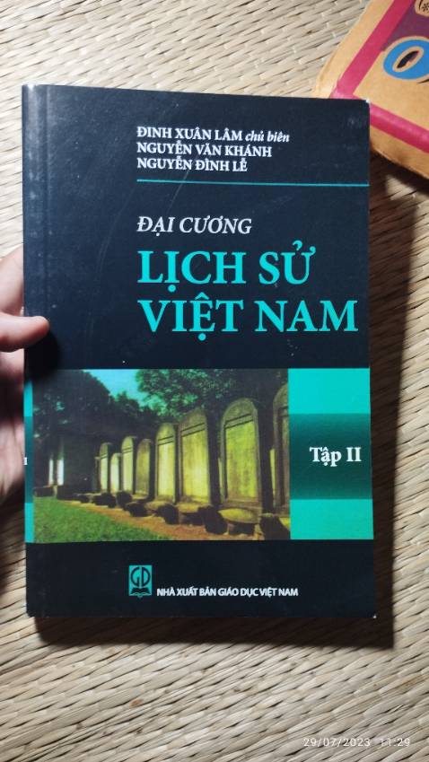 Sách bao bọc kĩ càng, chất lượng in ấn tốt, thơm, có hình ảnh minh hoạ. Tuyệt vời 👍