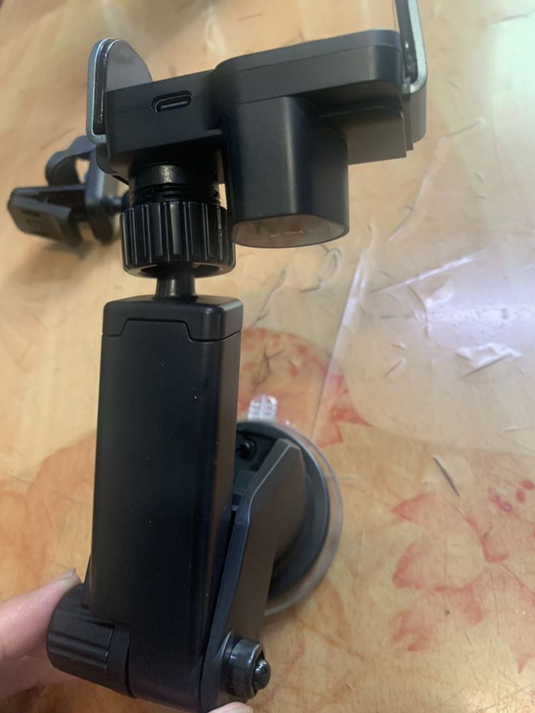 Sử dụng được 1 thời gian thấy khá hài lòng về sp cứng cáp tiện lợi