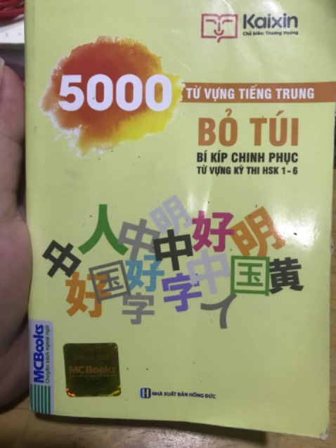 Sách rất hay và bổ ích, ví dụ gần gũi có chiều sâu giúp người học hiểu đc cách sử dụng thực tiễn hơn chỉ học vẹt từ vựng