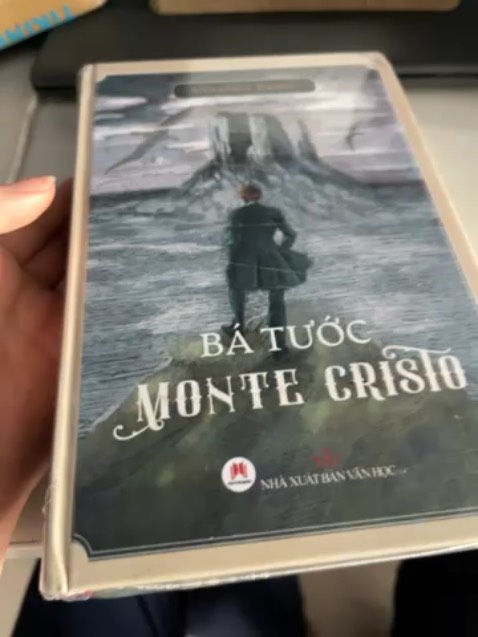 Shop đóng gói và vận chuyển kiểu j mà sách móp méo như v…