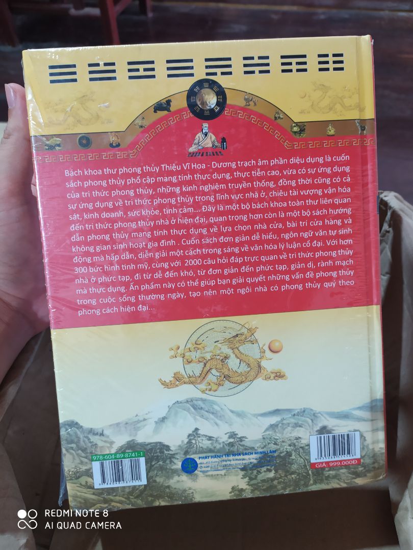 Lại thêm 1 lần giao sớm hơn so với thời gian  trên hóa đơn.
Rất hài lòng. Sách giao mới - đẹp.
Chi tiền cho quyển sách này khá nhiều nên hơi hồi hộp. Giờ nhận được chất lượng như vậy thì rất là vui vẻ.^^