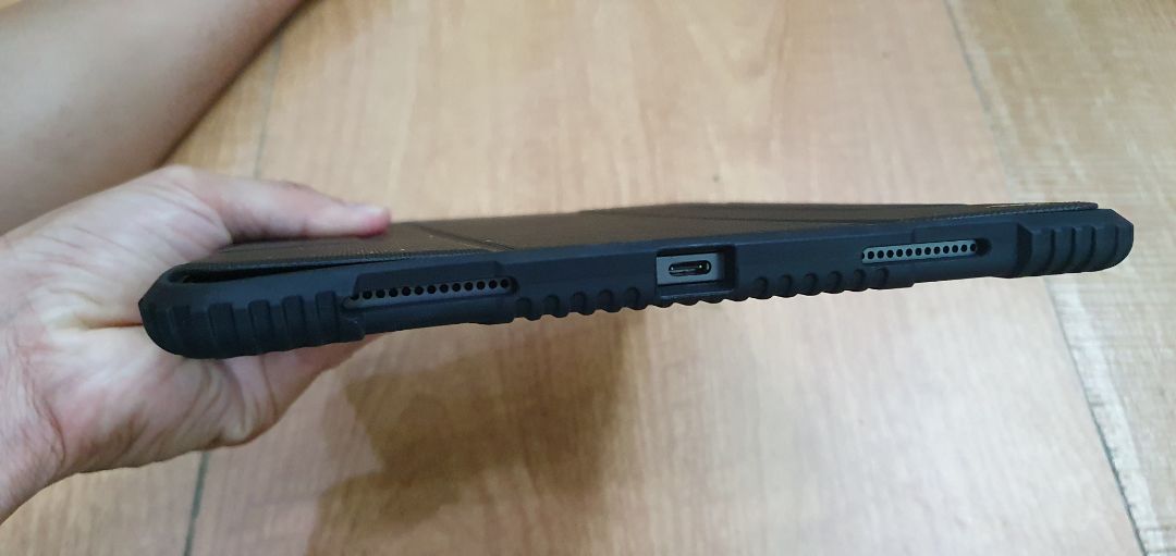 rất hài lòng, sản phẩm đóng gói sạch sẽ, để ipad 11pro 2020 vừa khít,  được khuyến mãi thêm miếng dán mạnh hình ipad