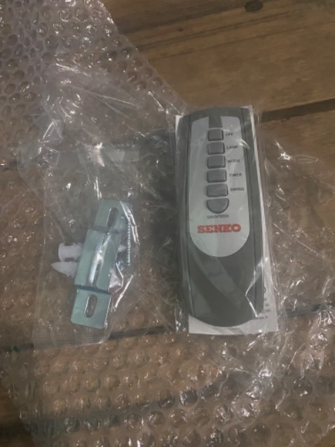 Giao nhanh, đóng gói rất kỹ, kèmnpi  cho remote, nhà bán tận tâm, quạt rất êm