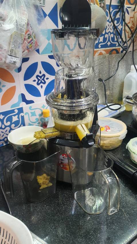 Công suất mạnh, ép cần tây, cóc thoải mái, vắt khá kiệt, chạy êm, hài lòng nha