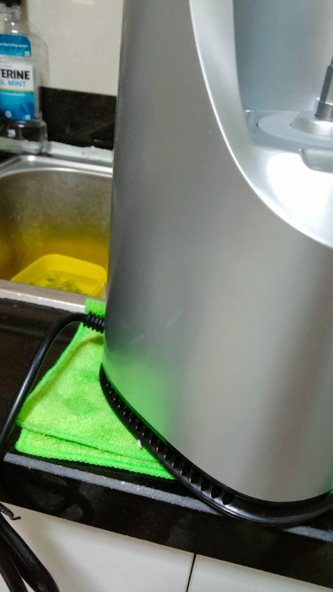 Chọn như hình màu vàng bạc mà shop giao màu xám bạc :( . Bị trầy nữa... cty bán 899k free ship... k biết tiki bán cái gì mà 930k thật thất vọng ...