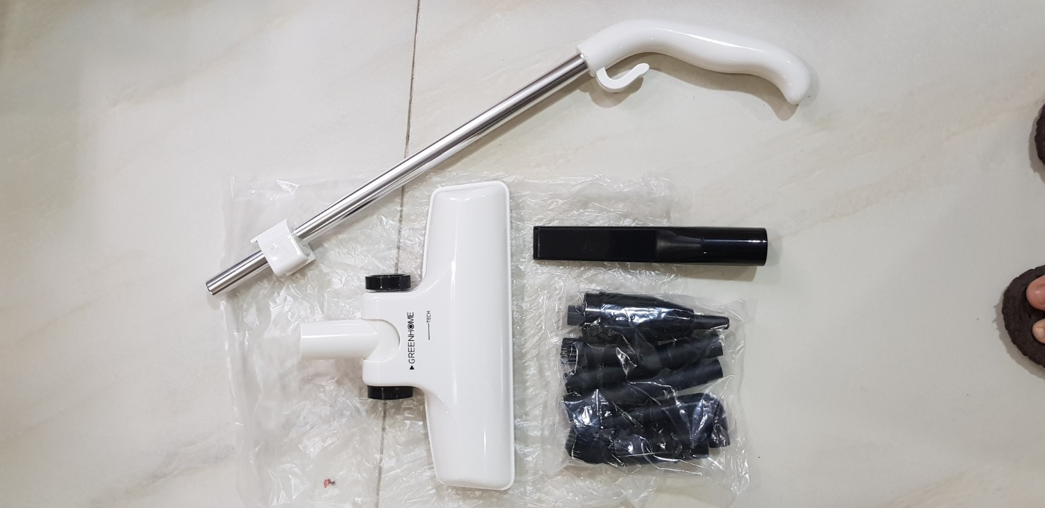 Hàng tiki đóng gói rất cẩn thận, máy hút lực mạnh, gọn nhẹ, hút sạch lắm, mình dùng hút các ngóc ngách trên cao, hút cửa, hút dưới đất cũng rất ổn, không quá ồn, xài được 5p liên tục thì máy bắt đầu nóng, nhưng với giá tiền này thì mình hài lòng, vì mục đích là để hút ở những vị trí khó với, không cần xài lâu. Gửi hình thực tế mn xem nhé. Thanks seller.